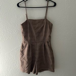 Houndstooth spaghetti adjustable strap romper w/ pockets